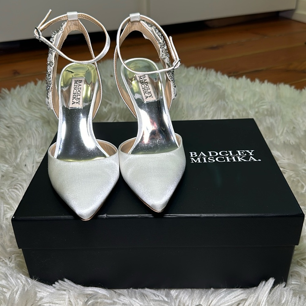 White Satin Embellished Pumps 🤍✨